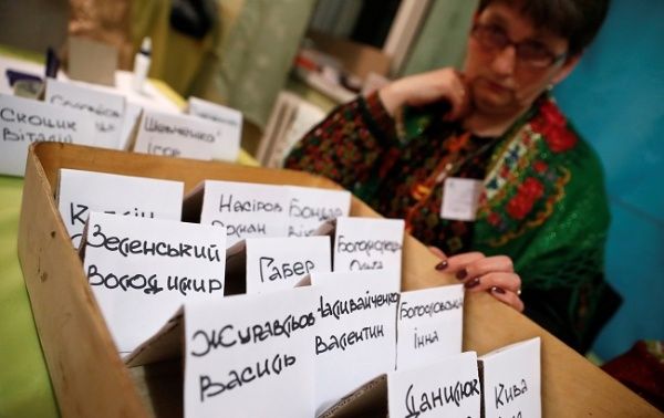 2019-03-31t193912z_1_lynxnpef2u0vl_rtroptp_4_ukraine-election-polls-close.jpg_911045625.jpg