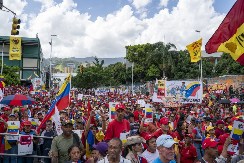 Venezuela-no-more-Trump-protest-crowd.jpg
