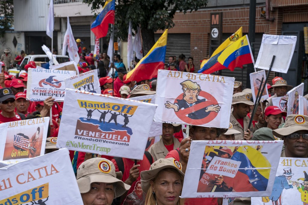 Venezuela-no-more-Trump-protest-signs.jpg