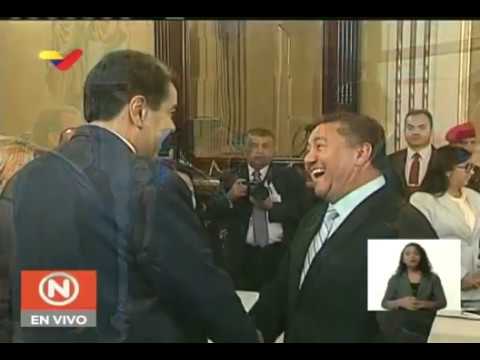 Presidente Maduro se reúne con oposición en Mesa de Diálogo Nacional