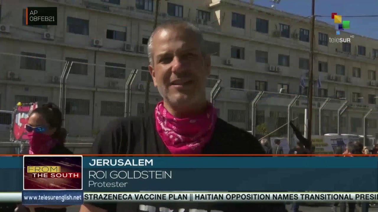 Anti-Netanyahu protesters gather outside Court as trial resumes