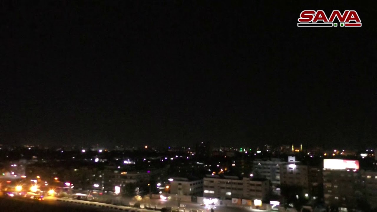 من تصدي دفاعاتنا الجوية لصواريخ العدوان الإسرائيلي في سماء مدينة دمشق