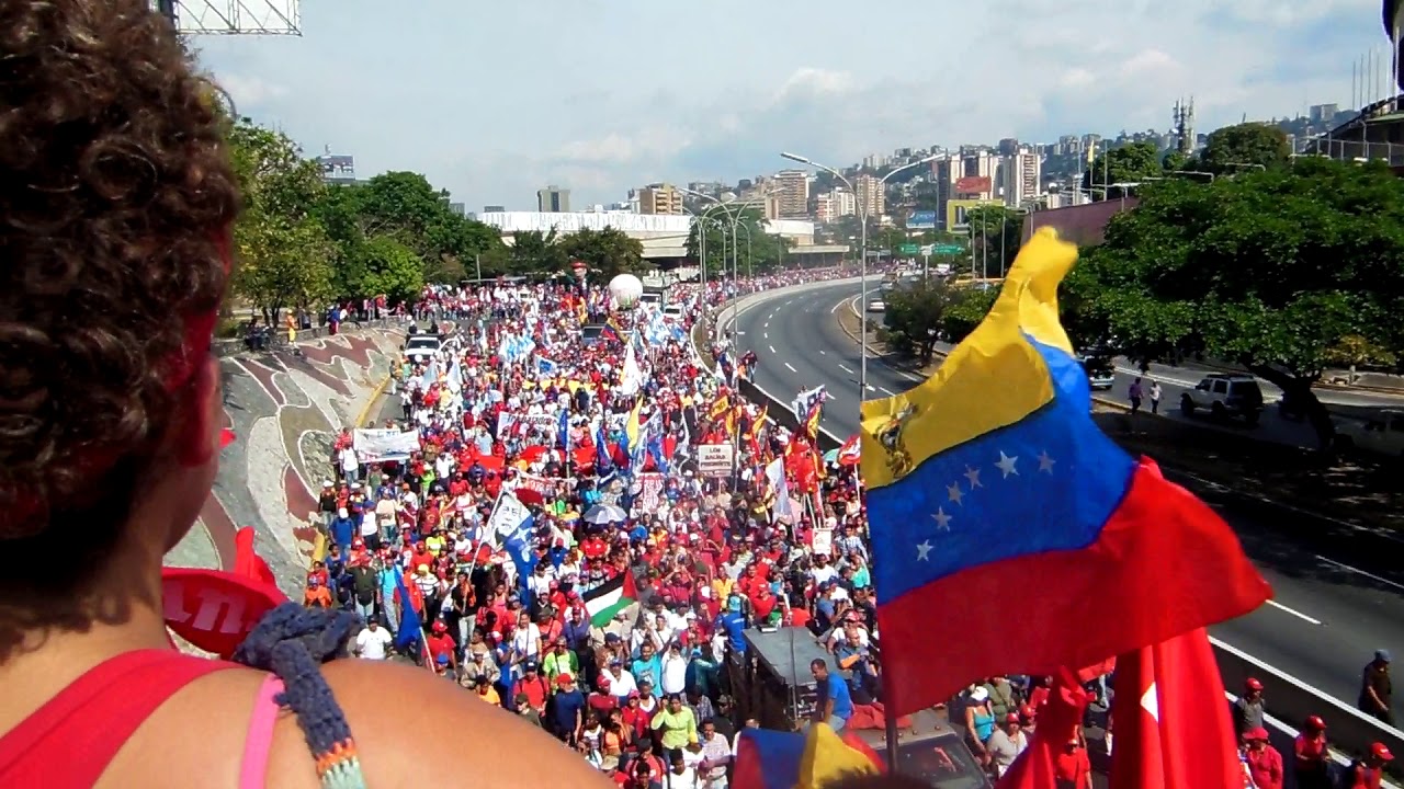 1° Mayo 2019. Cabecera marcha pueblo chavista llega a Plaza Venezuela