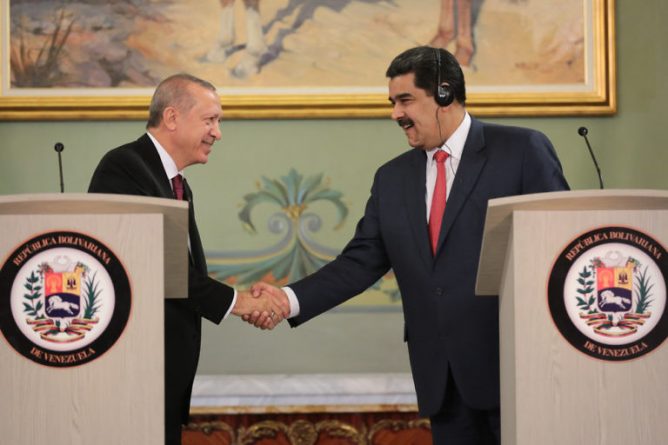 fb_10031543878412-768x512