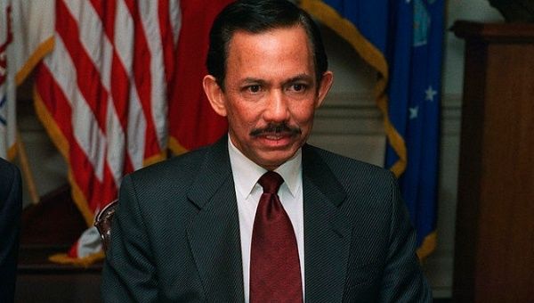 698px-hassanal_bolkiah_2002.jpg_1718483346