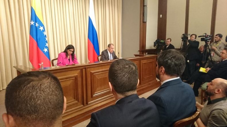 Delcy-Rodríguez-vicepresidenta-de-Venezuela-con-el-Ministro-del-Esterior-de-Rusia-Serguéi-Lavrov.-Twitter