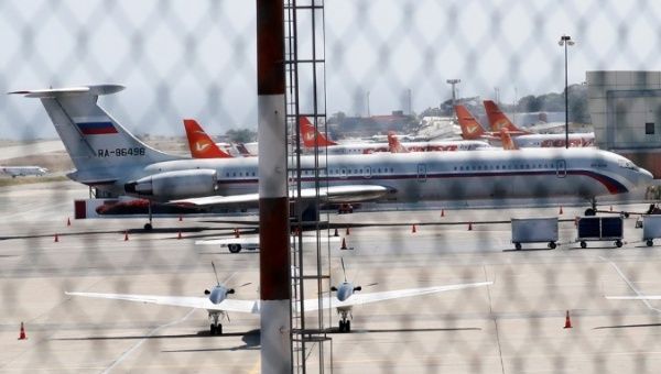 an_airplane_with_the_russian_flag_is_seen_at_simon_bolivar.jpg_1718483346