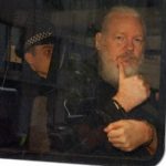 julian-assange-arrestado-en-londres-01-580x326