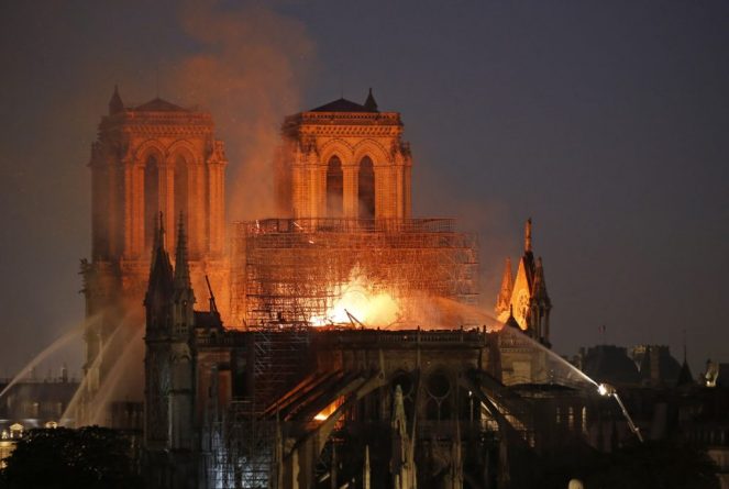 notre-dame-burns-1024x687