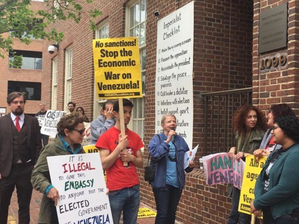 outsidevenezuelaembassy042519