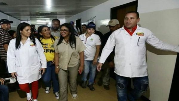 ven-medicos-cubanos1.jpg_1718483346