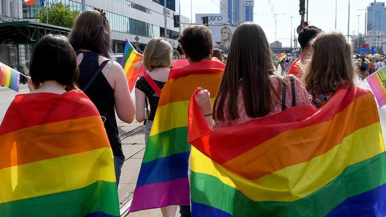 5cd1886dfc7e93795c8b45cb