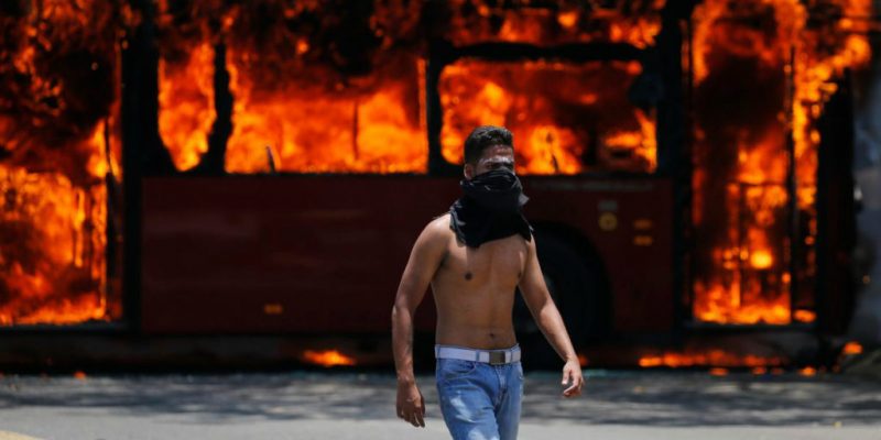 Venezuela-Burning-Bus-1024x512