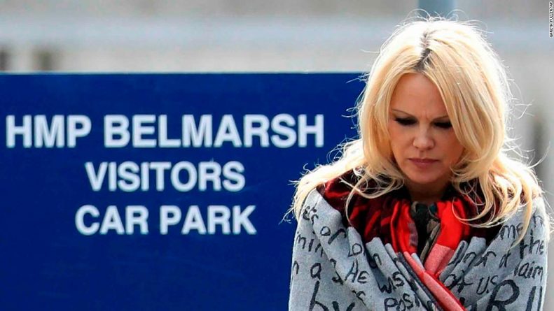 190507121004-01-assange-pamela-anderson-0507-super-tease