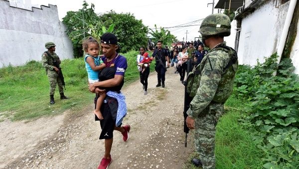 federal_military_and_police_approach_a_group_of_migrants_in_tenosiquex_mexicox_june_14x_2019_.jpg_1718483346