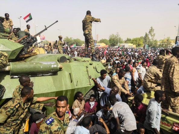 sudan_army_protest_afp_2019