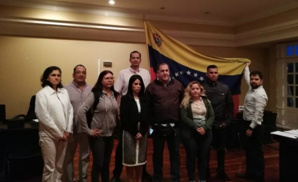 Maria-Faría-y-los-que-tomaron-de-manera-violenta-la-sede-de-la-embajada-de-Venezuela-en-San-Jose-Costa-Rica-600x368.jpg