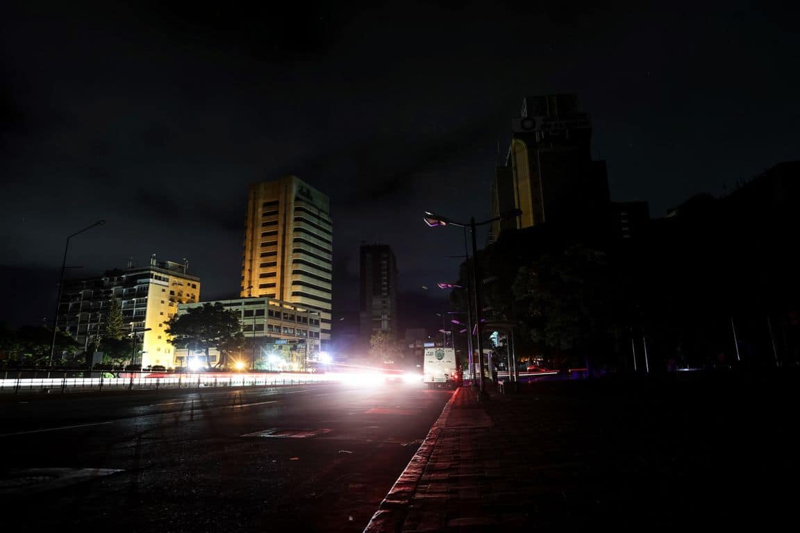 Venezuela a oscuras por otro apagón que el Gobierno denuncia como un ataque