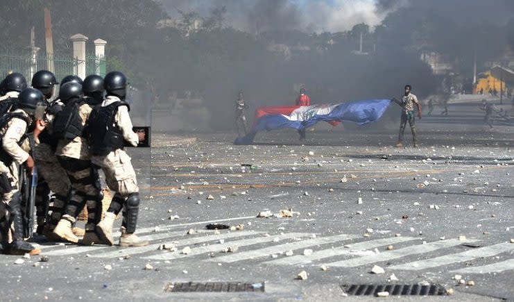 haiti-violece-protests_wide-f3e03941790a620627007de558639121d76440e8-s800-c85_vq76bi