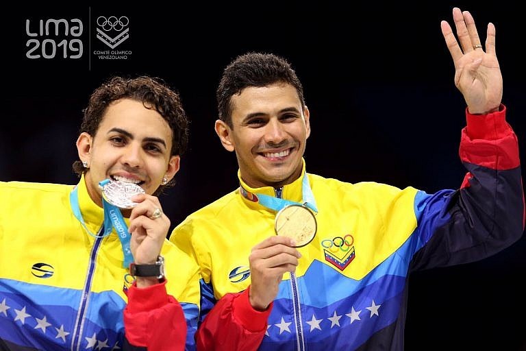 EBPpX6dXkAMSwDf-768x512