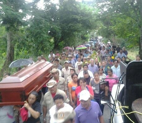 ob_2f5bef_ear0av4uyaugwpz