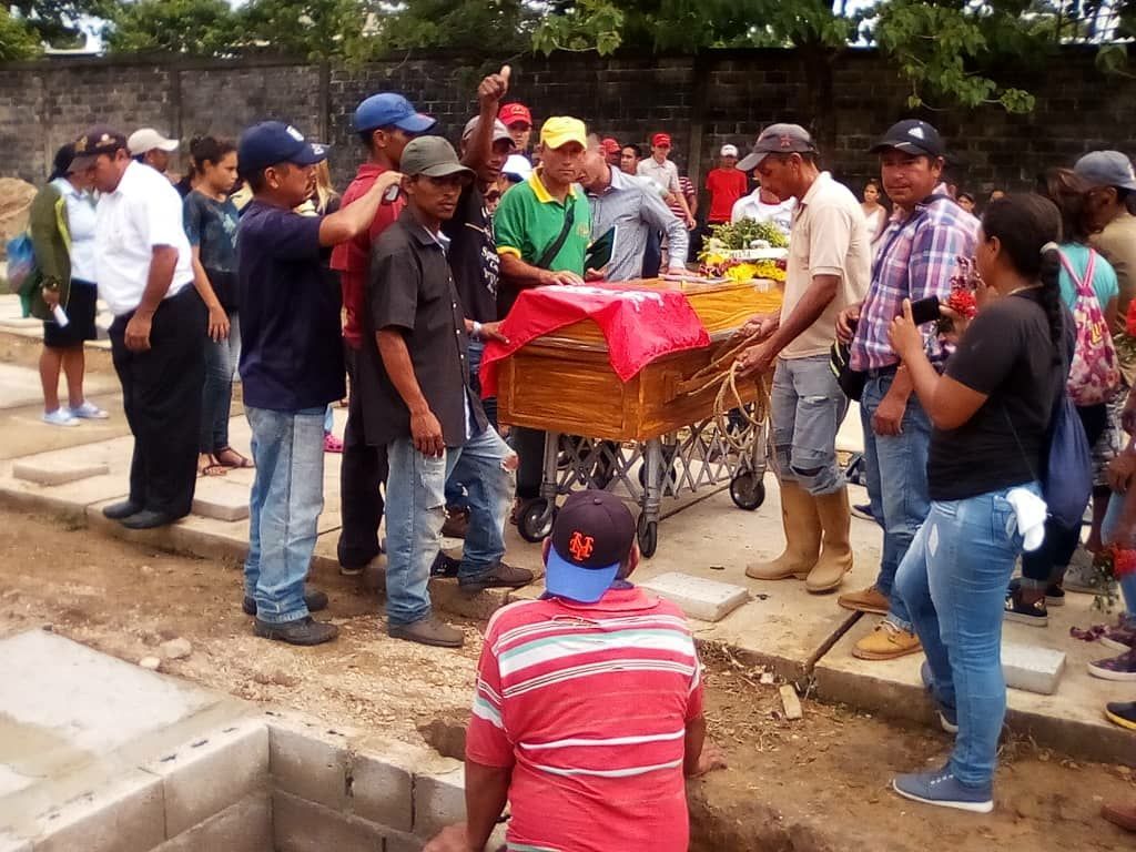 photo5046382223007262845