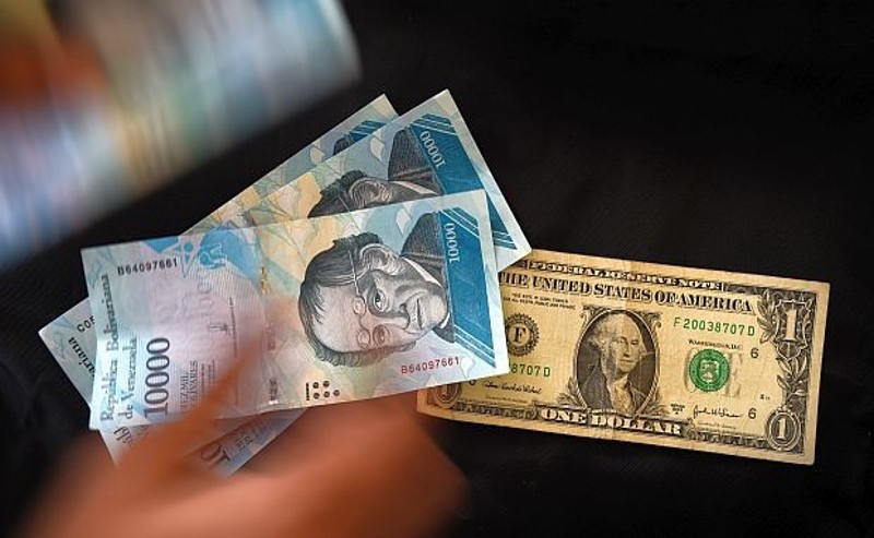 Dolar-alza-bolivar-800-493