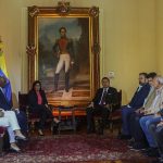 mesadialogobertuchi_we51441568832949-768x512