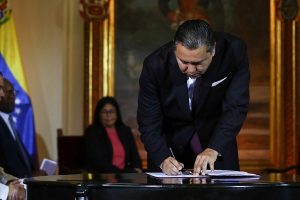 mesadialogobertuchi_we51511568832950-768x512