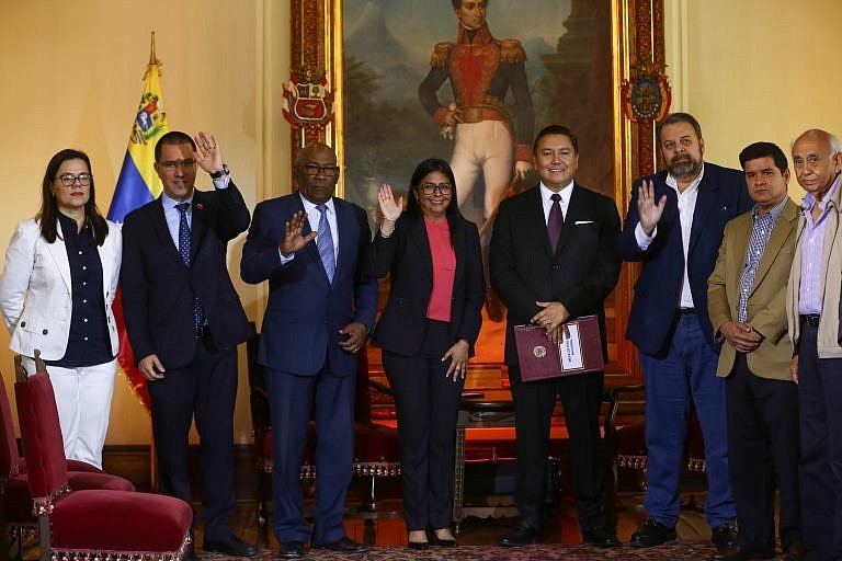 mesadialogobertuchi_we51841568832948-768x512