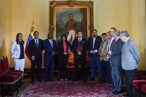 mesadialogobertuchi_we52151568832953-768x512