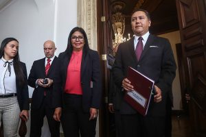 mesadialogobertuchi_we52191568832951-768x512