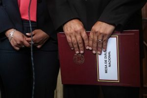 mesadialogobertuchi_we52301568832951-768x512