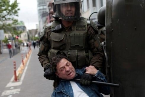 chile-protests_105867892-490x380