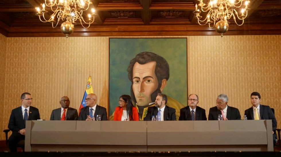 mesa-dialogo-venezuela.jpg