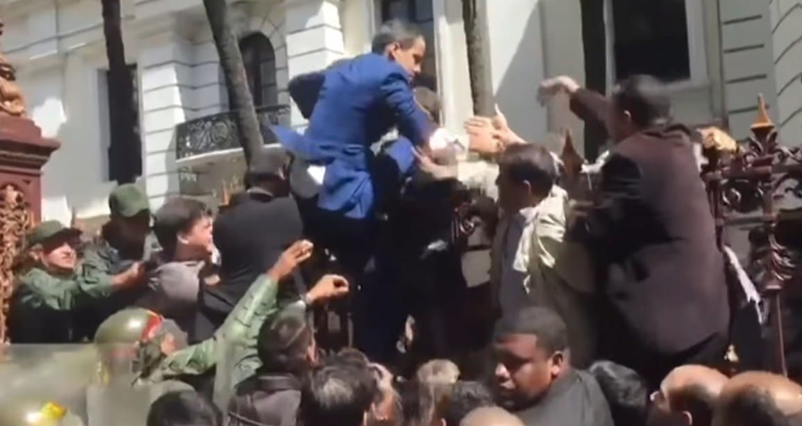 Juan-Guaido-National-Assembly-vote-fence