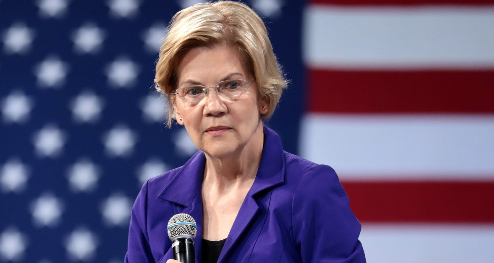 elizabeth-warren-US-flag