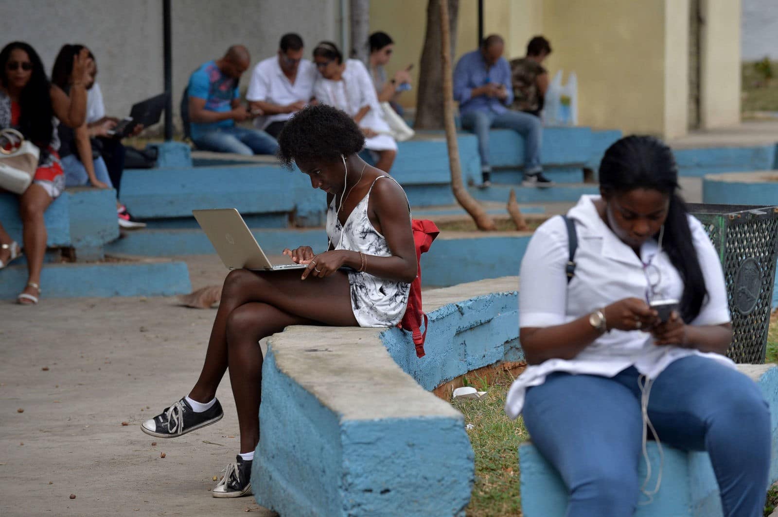 2020_0211-cuba-internet-havana-2400x1597