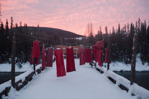 Unistoten-camp-red-dresses-
