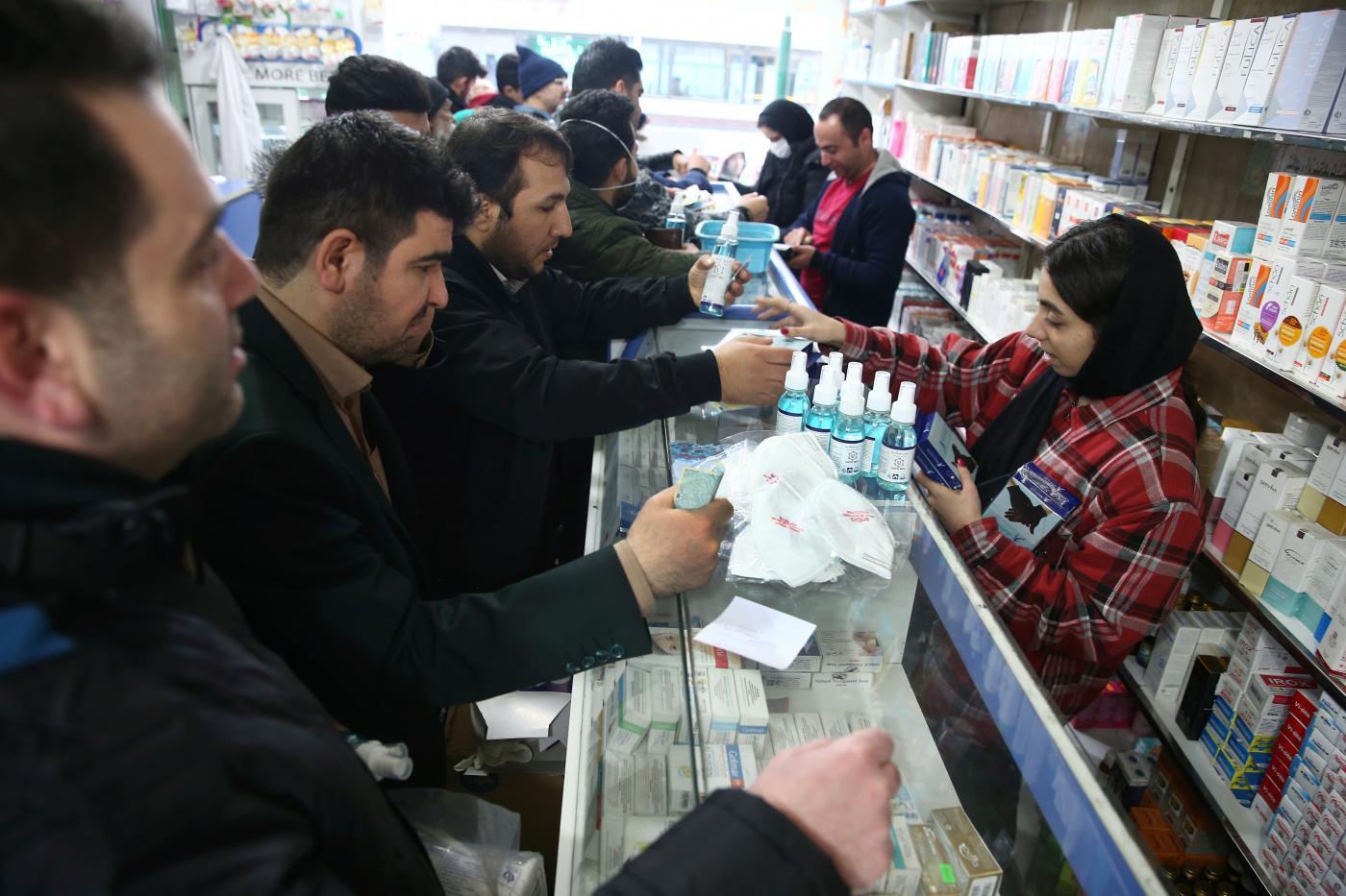 iran-pharmacy-dispense-reuters