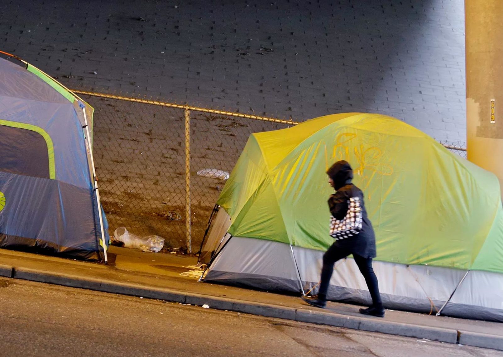 Screenshot at 23-49-08