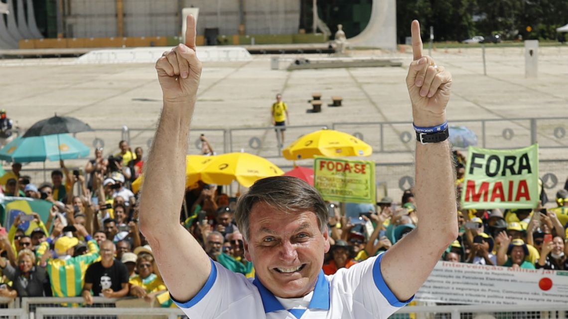 bolsonaro-celebrations-arm-up-927805
