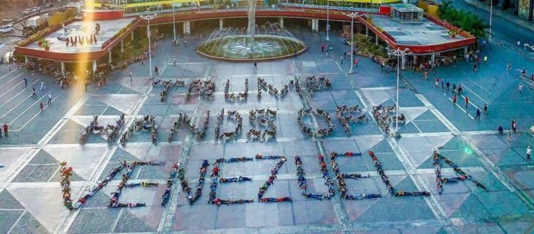 hands-off-venezuela-crowd-shot-2