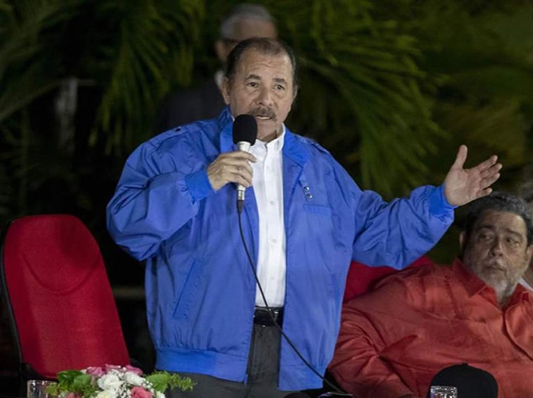 dt.common.streams.StreamServer