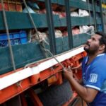 2018-02-09T112150Z_1_LYNXMPEE180SZ_RTROPTP_2_VENEZUELA-ECONOMY-TRUCKS