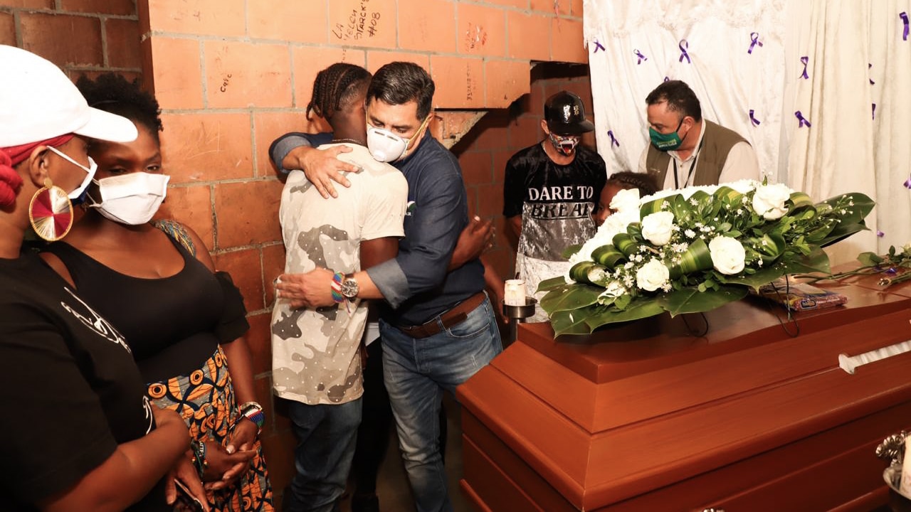 EfYnOeWWoAAg8il_edited