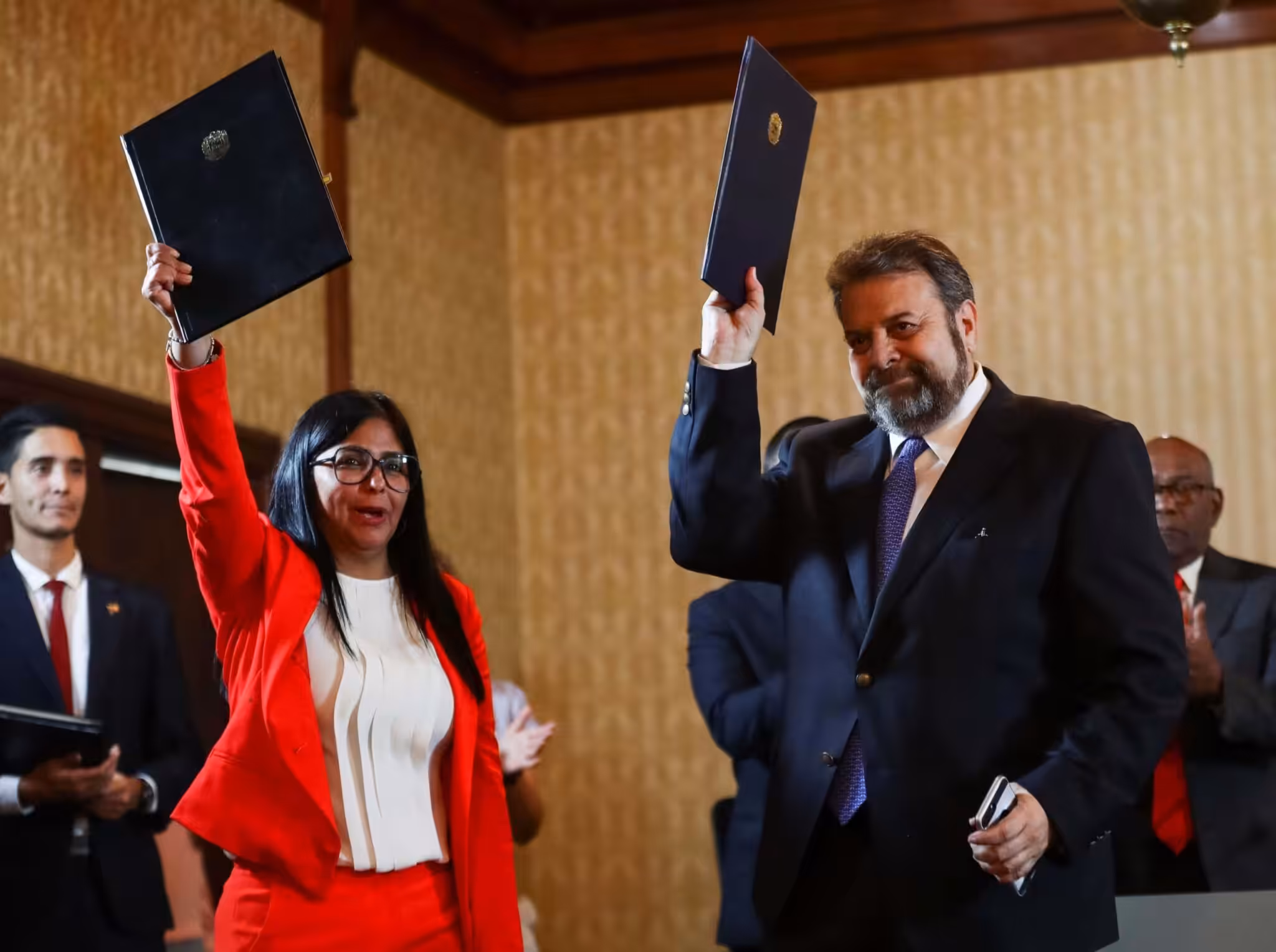 delcy-timoteo-zambrano-mesa-de-diálogo-scaled