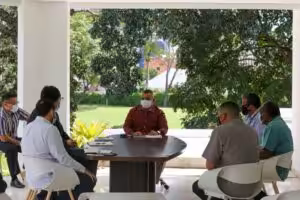 Minister Nestor Reverol met with Chinese businessmen. Photo courtesy of La IguanaTV.