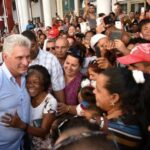 diaz-canel-junto-al-pueblo-foto-estudios-revolucion