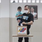 Jorge Arreaza voting with his son during 2020 Venezuelan Parliamentary Elections